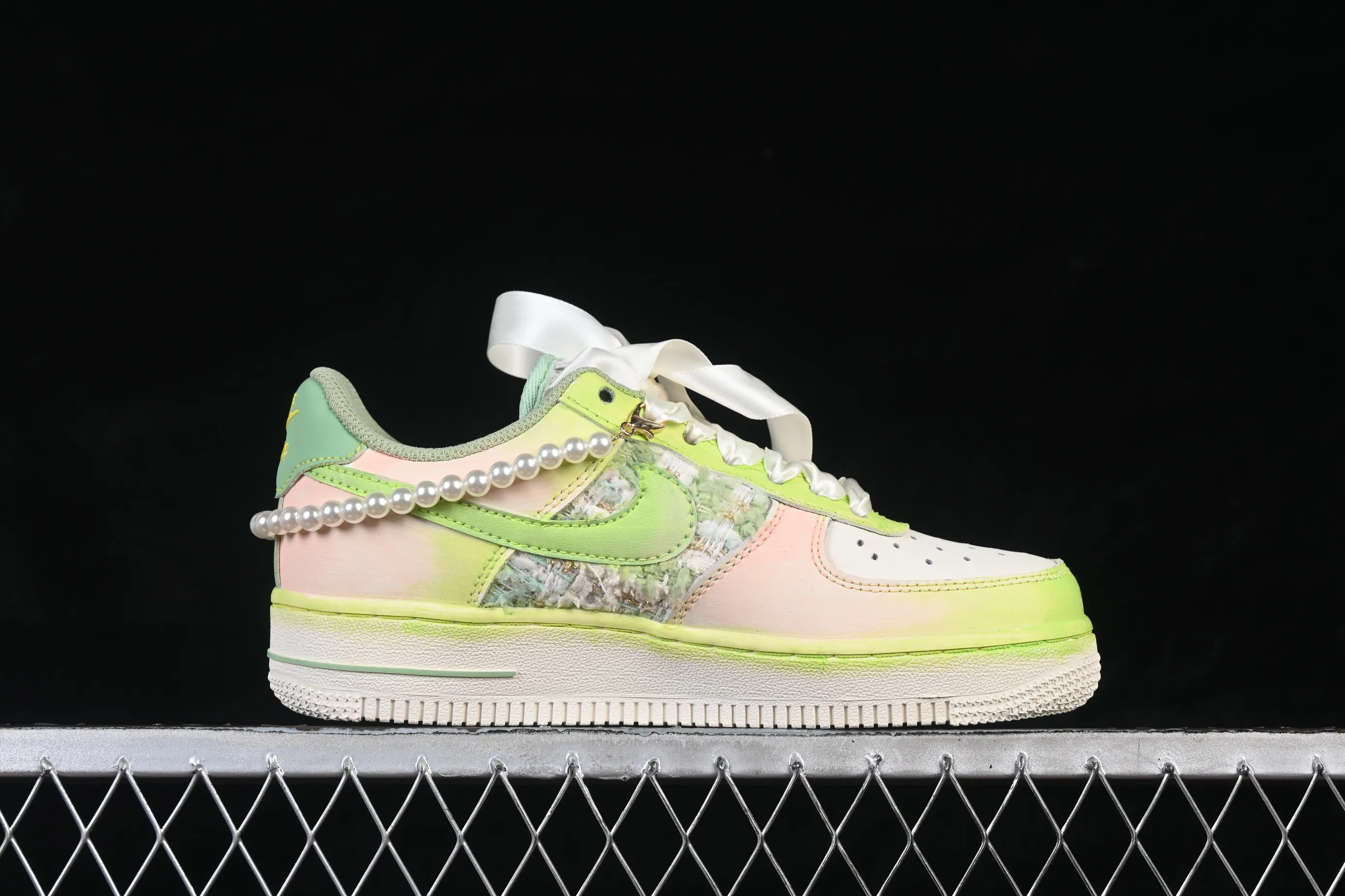 All categories Nk Air Force 1 Air Force series Nk Air Force 1 Low Air Force low-top Nike Air Force 1'07 Low "Pearl & Soft Jade" Hand-painted graffiti Pearl nephrite Air Force 1 low-top casual sneakers FJ7740-101